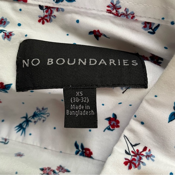 NWOT No Boundaries Short Sleeve Shirt - Picture 3 of 3